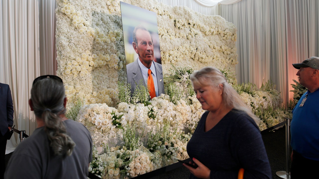 Fans arrive in droves to honor Bowlen at public tribute